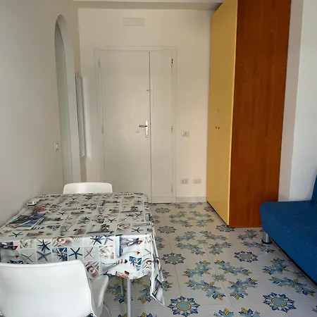 Donna Flora ايسكيا